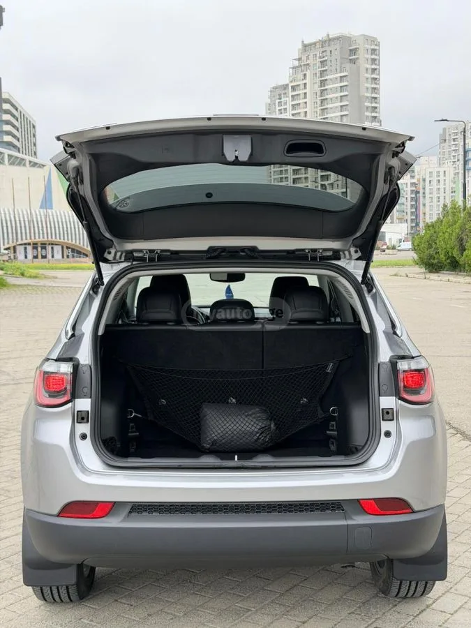 Jeep Compass Latitude Lux 4dr 4x4 Automatic 2022 — миниатюра 3