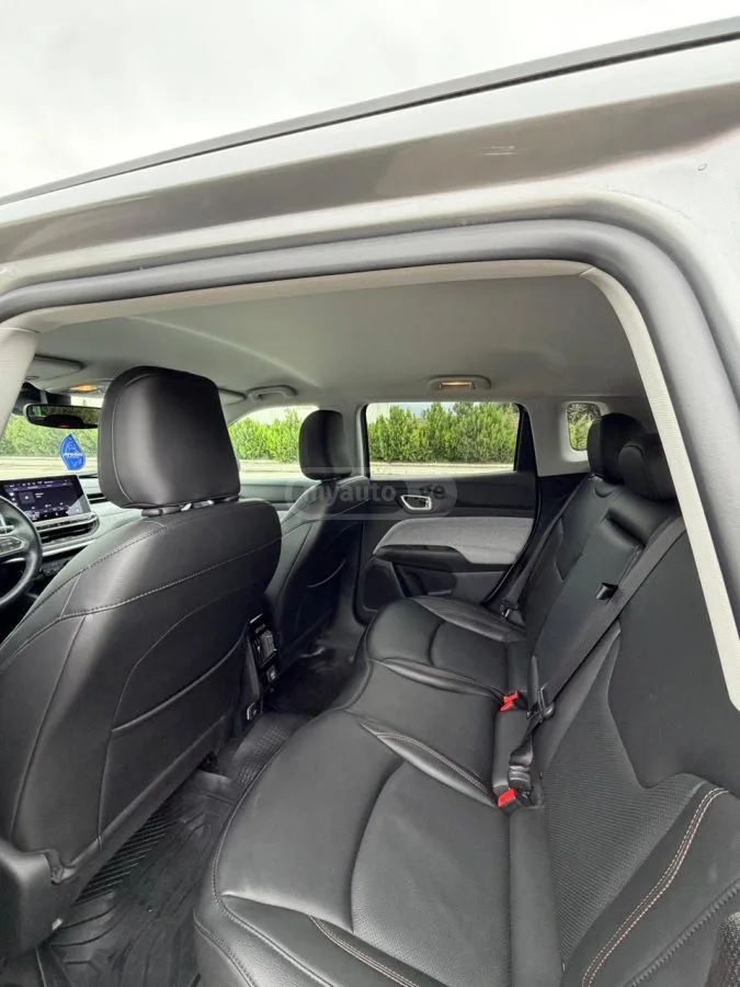 Jeep Compass Latitude Lux 4dr 4x4 Automatic 2022 — миниатюра 4