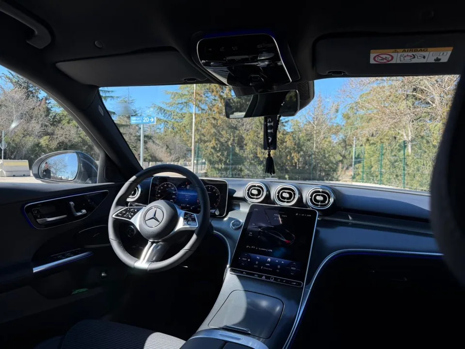Mercedes-Benz C 300 2025 — миниатюра 3
