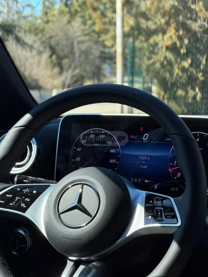 Mercedes-Benz C 300 2025 — миниатюра 5