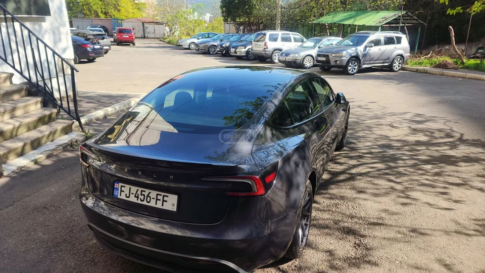 Tesla Model 3 2024 — миниатюра 2