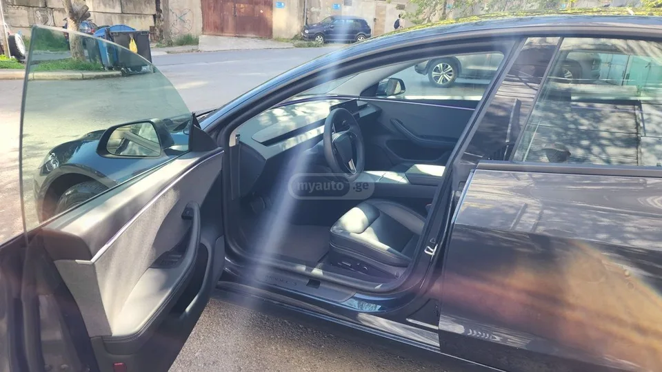 Tesla Model 3 2024 — миниатюра 3