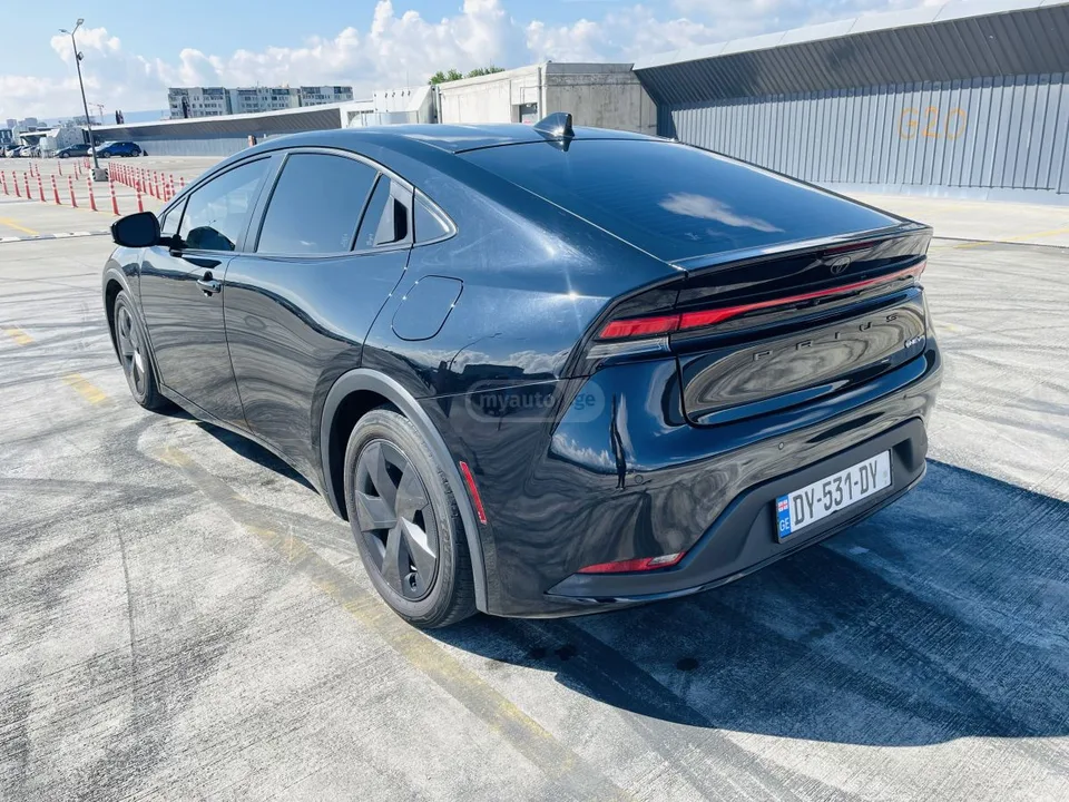 Toyota Prius 2024 — миниатюра 2