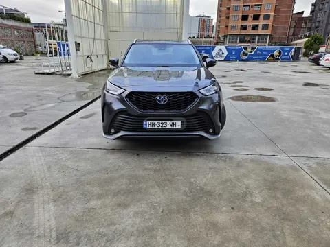 Toyota Highlander 2022 buy in Moscow