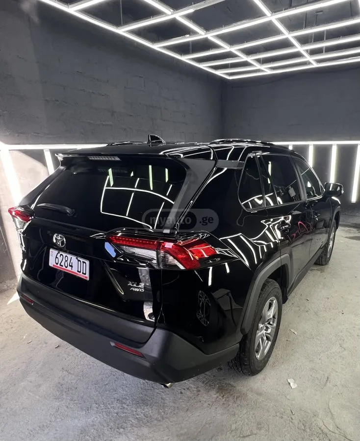 Toyota RAV4 XLE 4x4 2025 — миниатюра 4