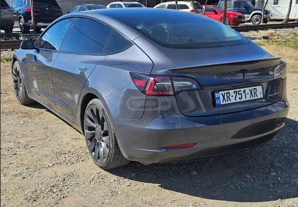 Tesla Model 3 2022 — миниатюра 3