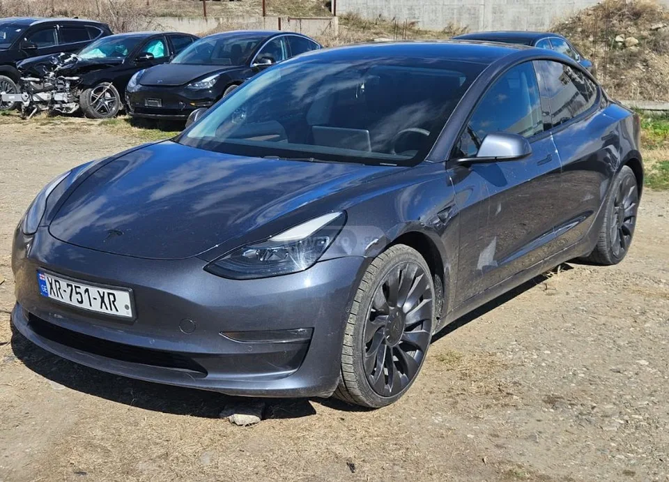 Tesla Model 3 2022 — миниатюра 4