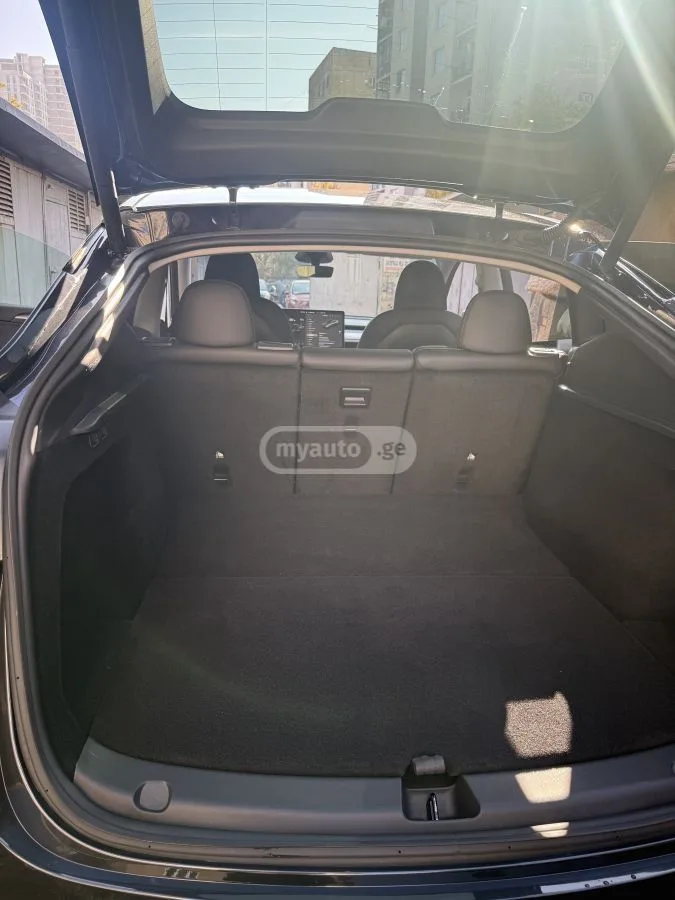Tesla Model Y 2025 — миниатюра 2