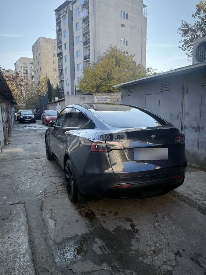 Tesla Model Y 2025 — миниатюра 3
