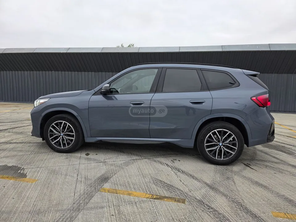 BMW X1 xDrive28i 4dr All-Wheel Drive 2023 — миниатюра 3