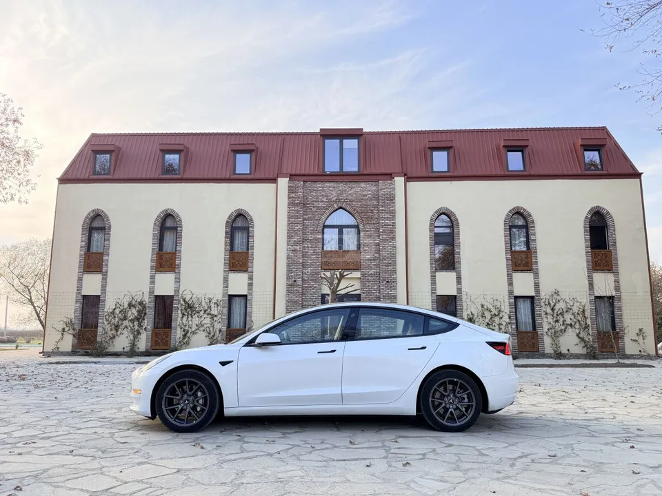 Tesla Model 3 Long Range Dual Motor 2022 — миниатюра 5