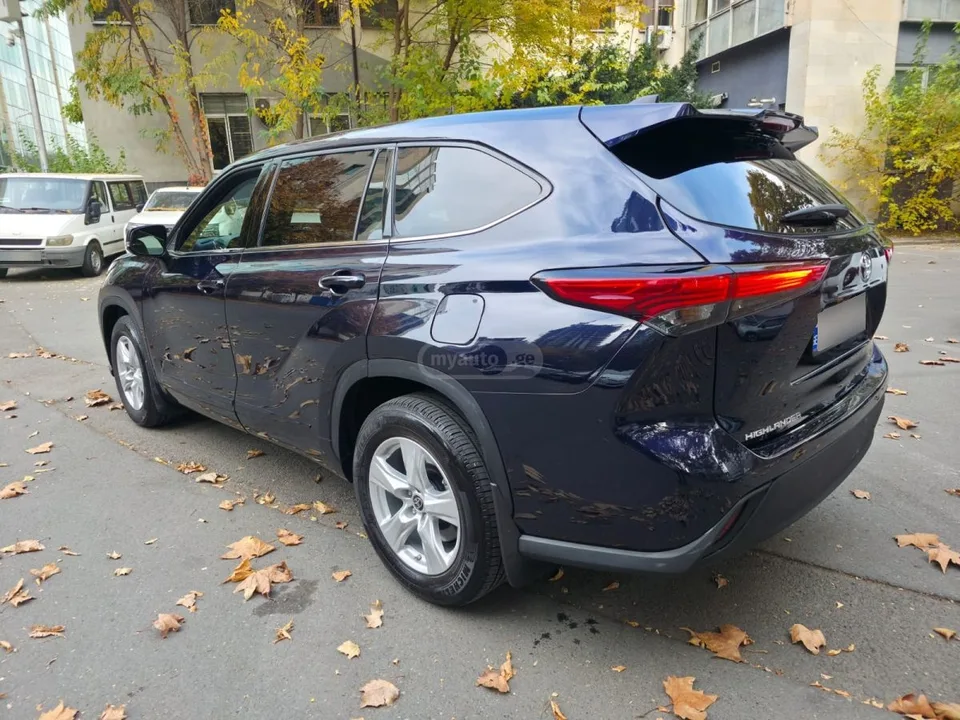 Toyota Highlander LE 4dr All-Wheel Drive Automat 2022 — миниатюра 2
