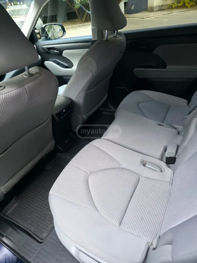 Toyota Highlander LE 4dr All-Wheel Drive Automat 2022 — миниатюра 4