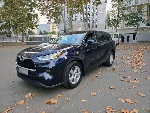 Toyota Highlander 2022 buy in Moscow