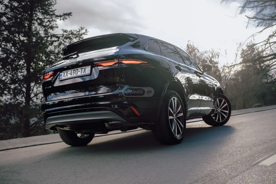 Jaguar F-Pace 2022 — миниатюра 3