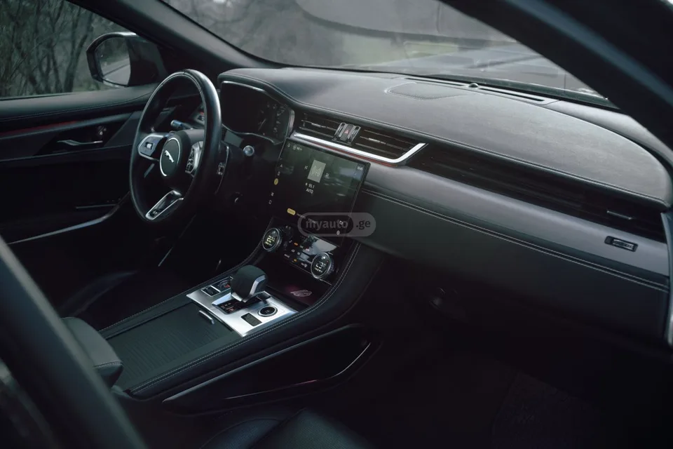 Jaguar F-Pace 2022 — миниатюра 5