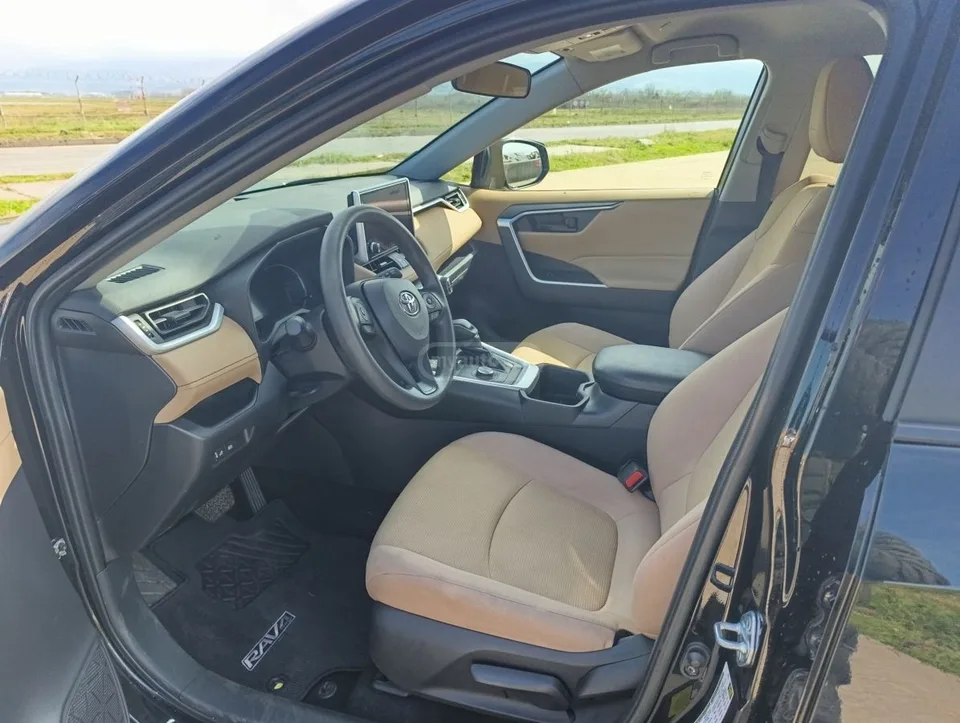 Toyota RAV4 LE 4dr All Wheel Drive Automat 2024 — миниатюра 2