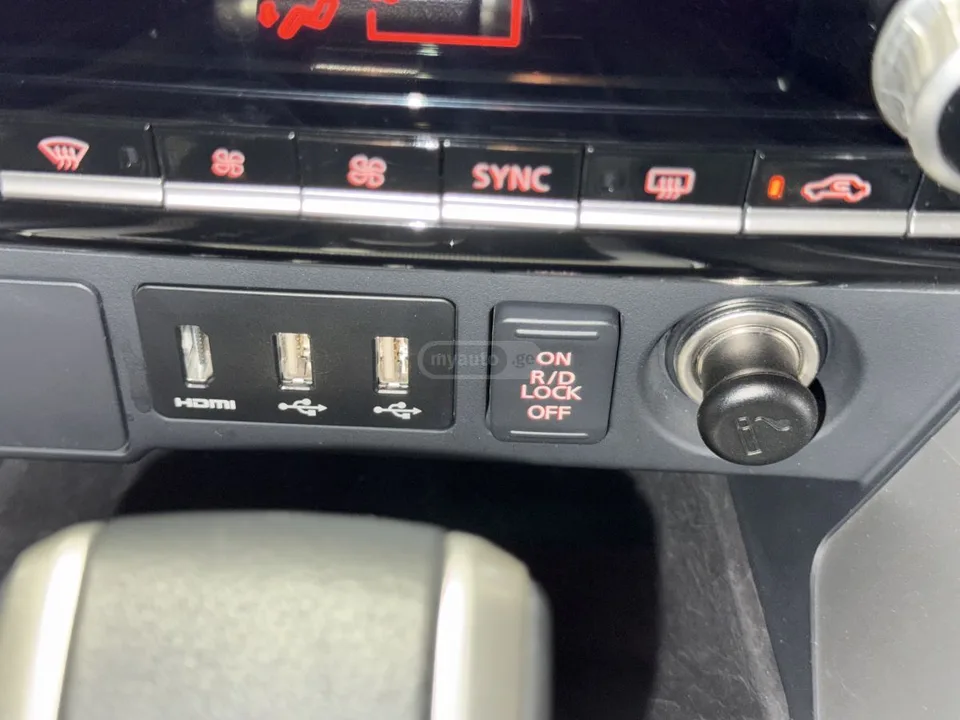Mitsubishi Pajero Sport 2024 — миниатюра 3