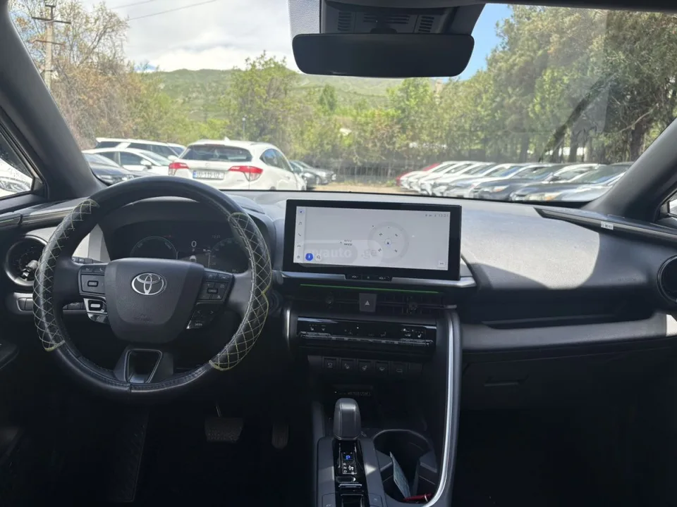 Toyota C-HR H 2024 — миниатюра 2