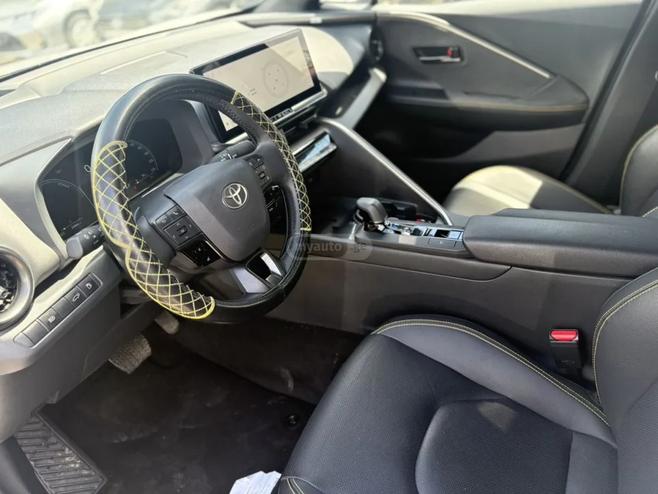 Toyota C-HR H 2024 — миниатюра 3