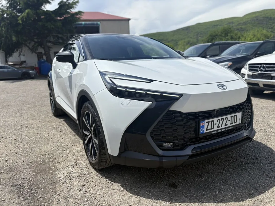 Toyota C-HR H 2024 — фото 1, купить с доставкой в Москву