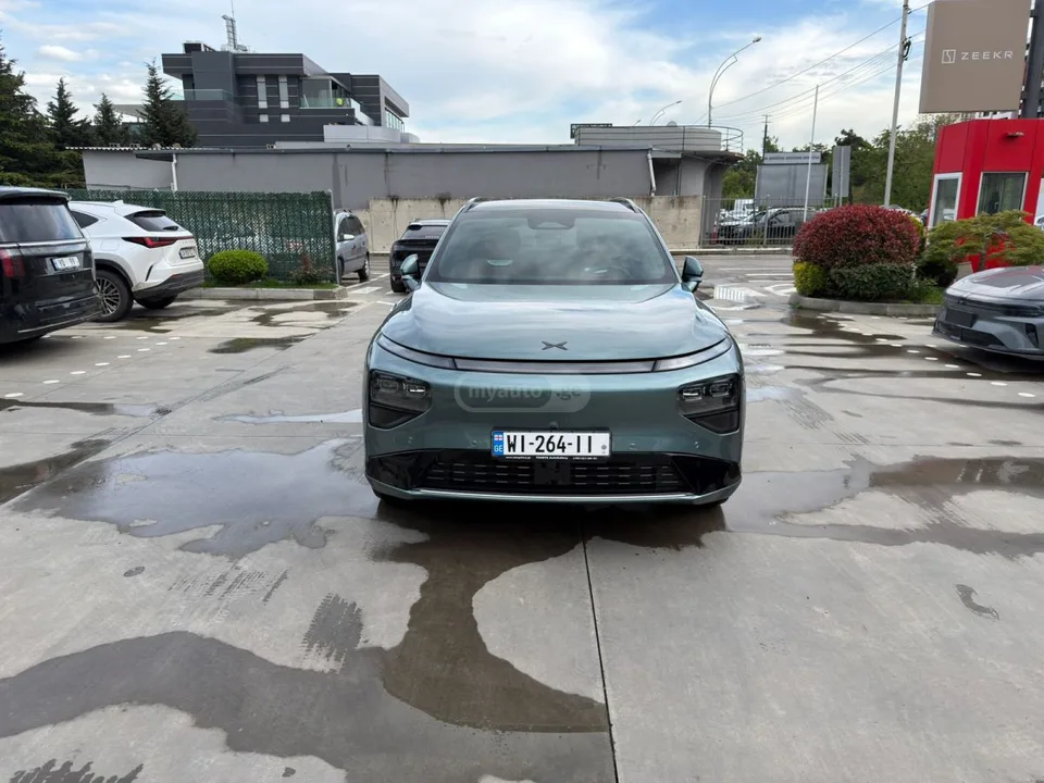 XPeng G9 Performance AWD 2025 — фото 1, купить с доставкой в Москву