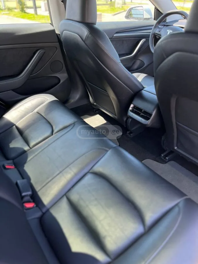 Tesla Model 3 2023 — миниатюра 3