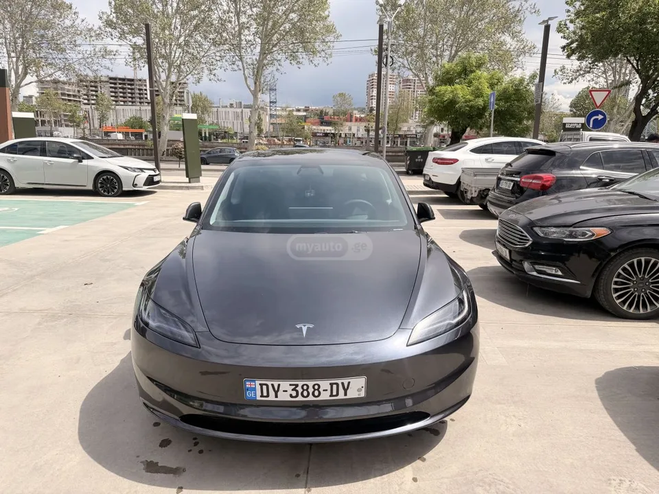 Tesla Model 3 2025 — миниатюра 2