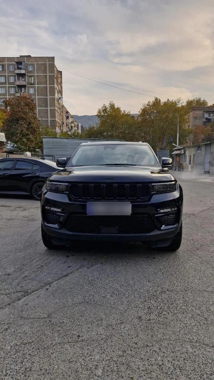 Jeep Grand Cherokee 2024 — фото 1, купить с доставкой в Москву
