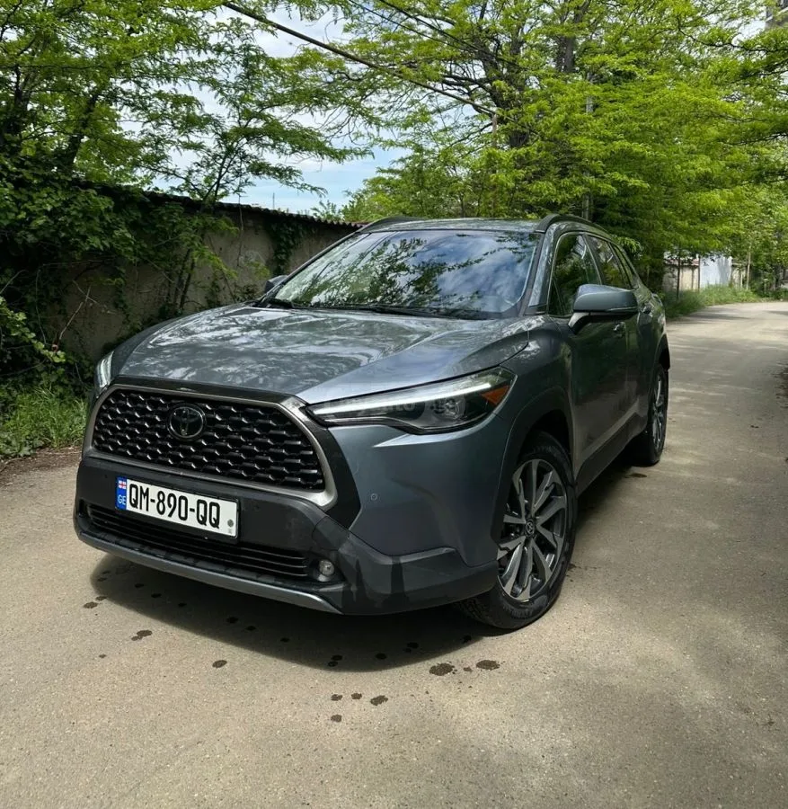 Toyota CorollaCross XLE 4dr Front-Wheel Drive CVT 2023 — фото 1, купить с доставкой в Москву