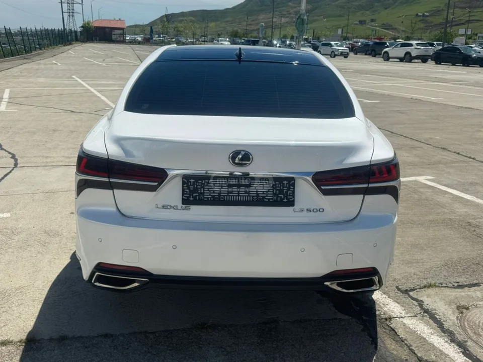 Lexus LS 500 Base 4dr All-Wheel Drive Sedan 2022 — миниатюра 3