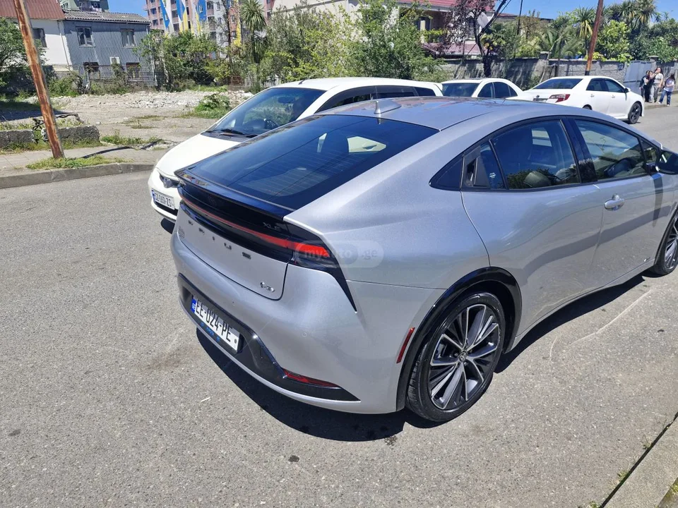Toyota Prius XLE 2024 — миниатюра 2