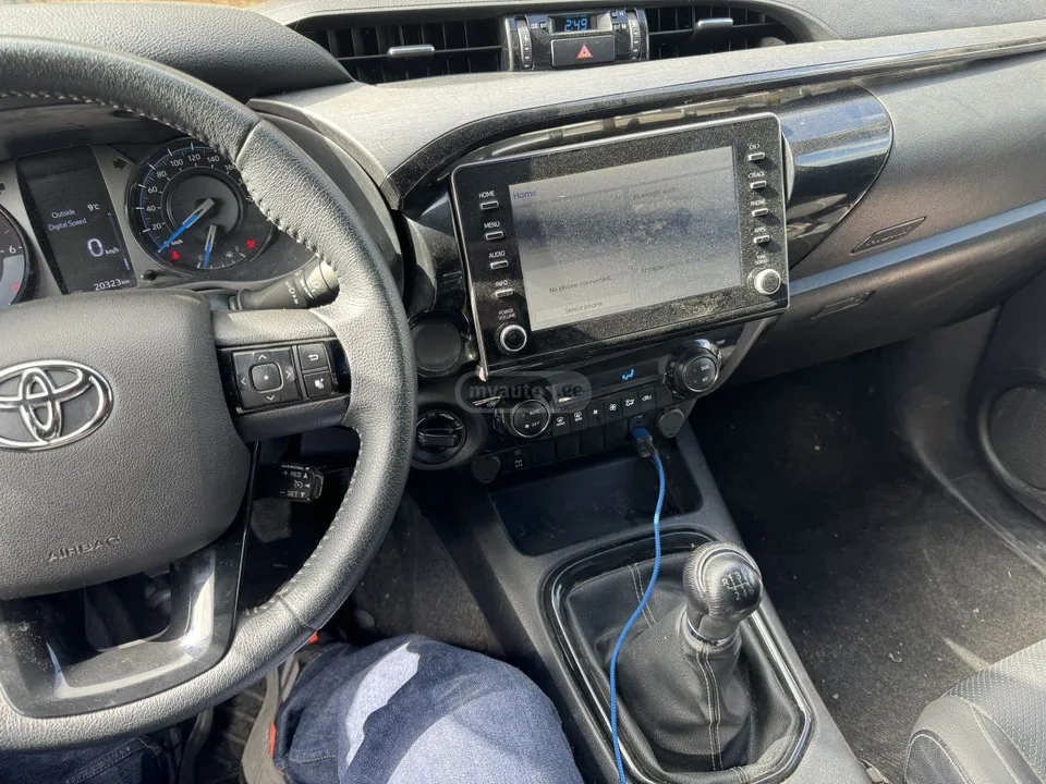 Toyota Hilux FULL 2022 — миниатюра 2