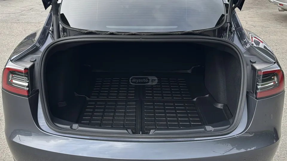 Tesla Model 3 2023 — миниатюра 4