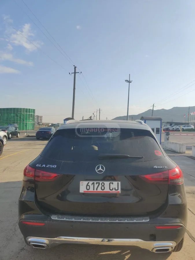 Mercedes-Benz GLA 250 2022 — миниатюра 3
