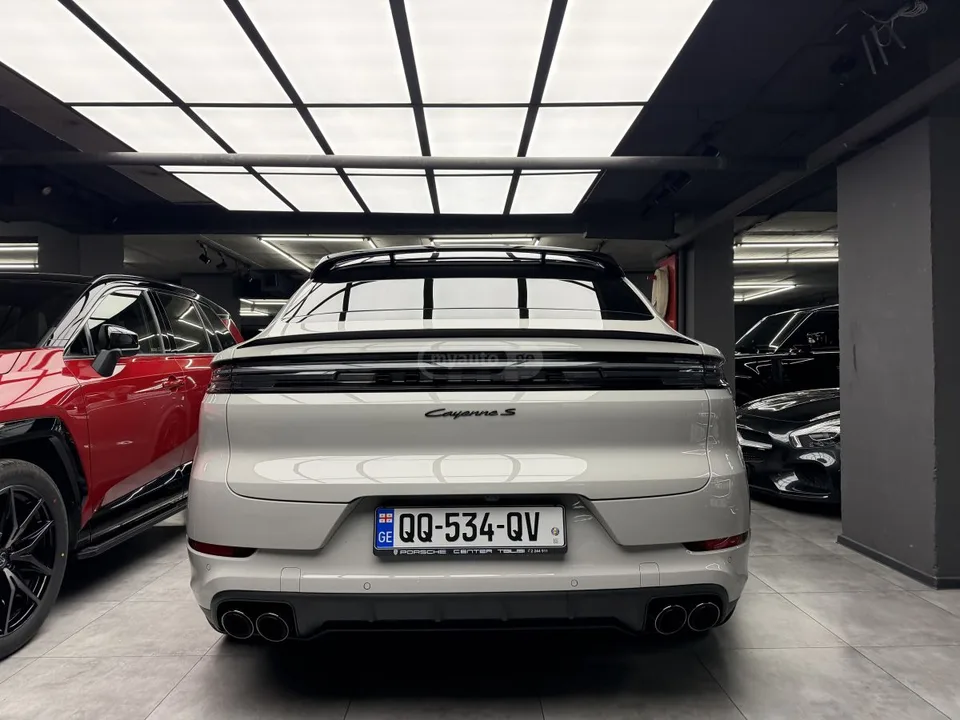 Porsche Cayenne S 2025 — миниатюра 2