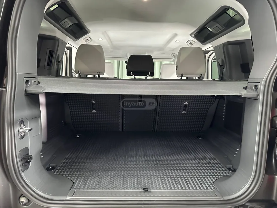 Land Rover Defender 130 2025 — миниатюра 2