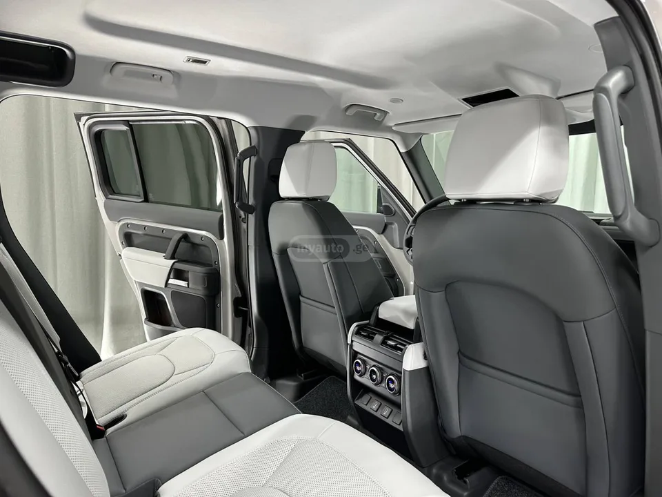 Land Rover Defender 130 2025 — миниатюра 3