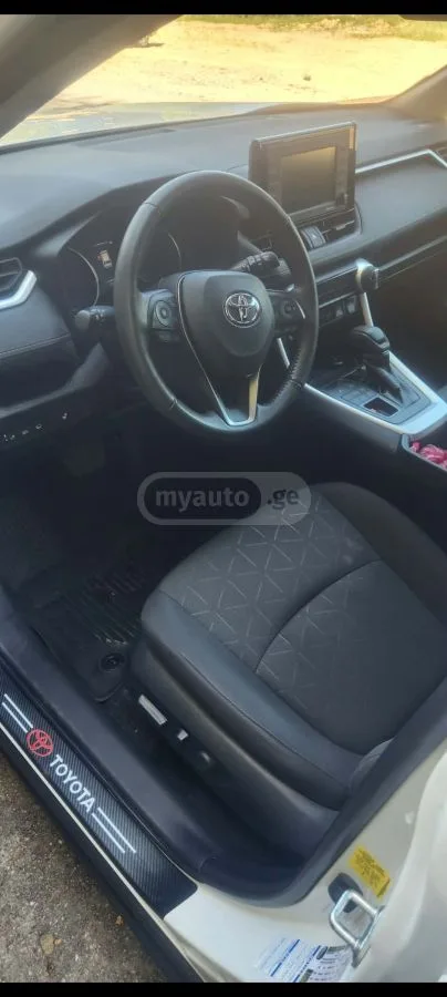 Toyota RAV4 2022 — миниатюра 3