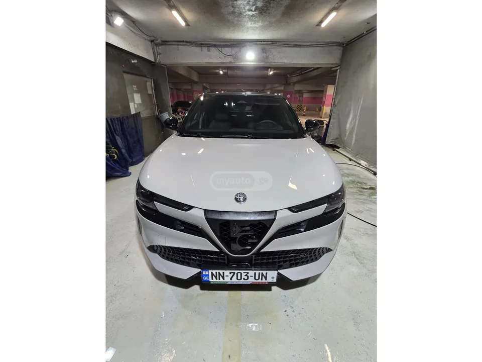 Alfa Romeo Junior 2025 — миниатюра 3