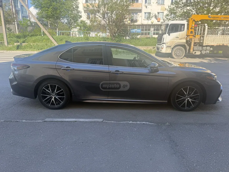 Toyota Camry SE Nightshade 4dr Front-Wheel 2023 — миниатюра 2