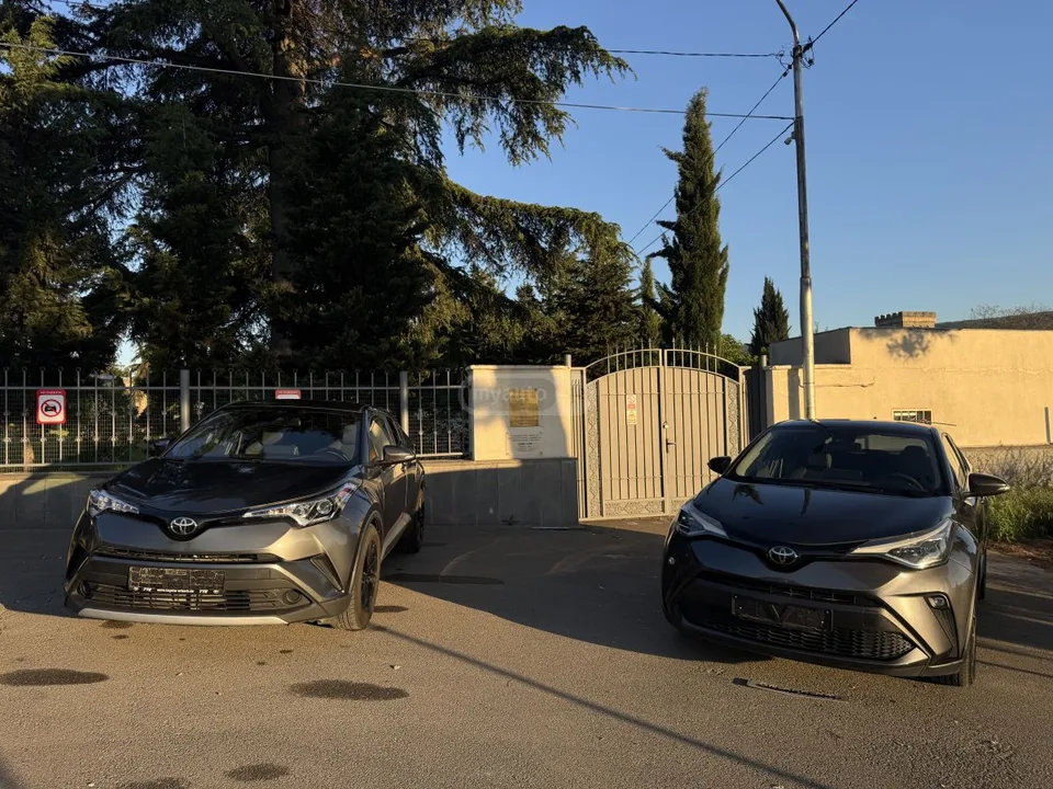 Toyota CHR Limited 4dr Front-Wheel Drive 2022 — миниатюра 4