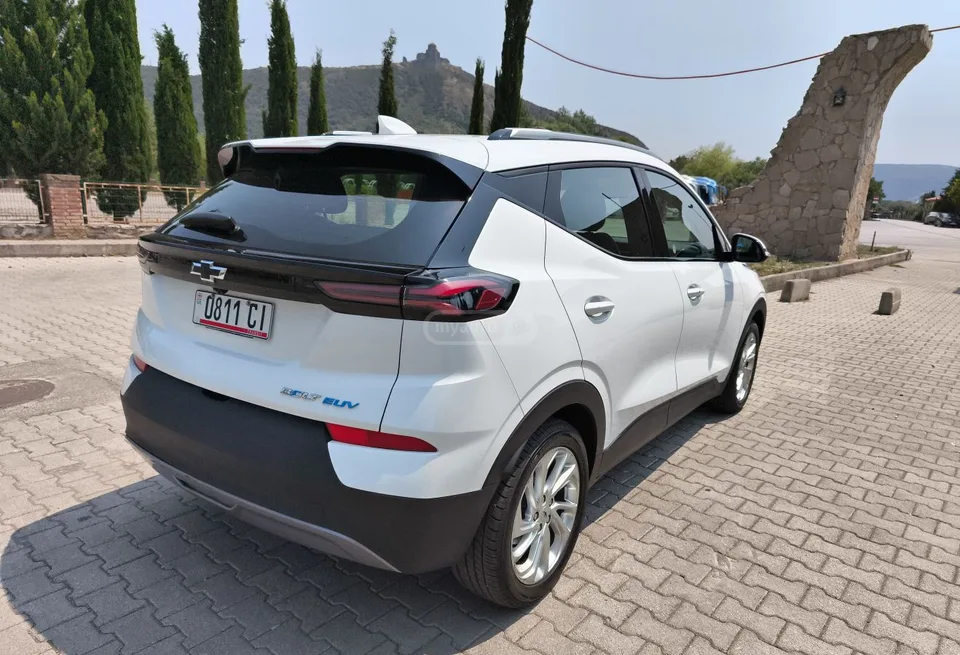 Chevrolet Bolt EUV 2023 — миниатюра 3