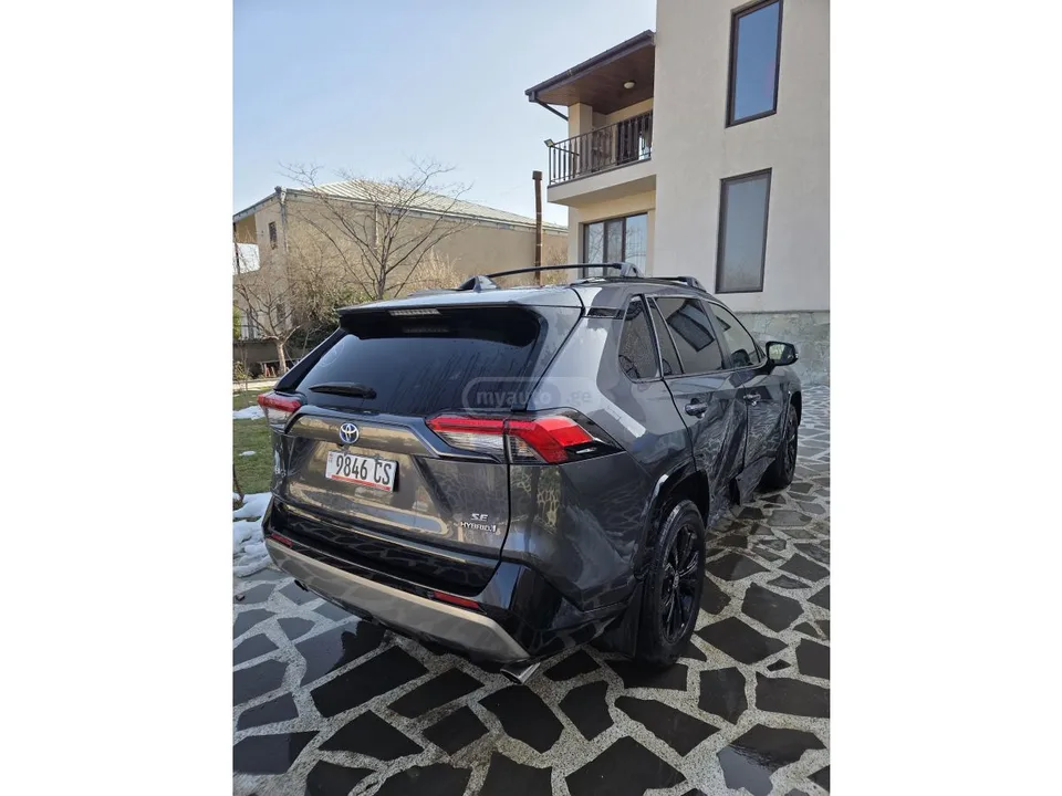 Toyota RAV4 SE 4dr All-Wheel Drive CVT 2022 — миниатюра 4