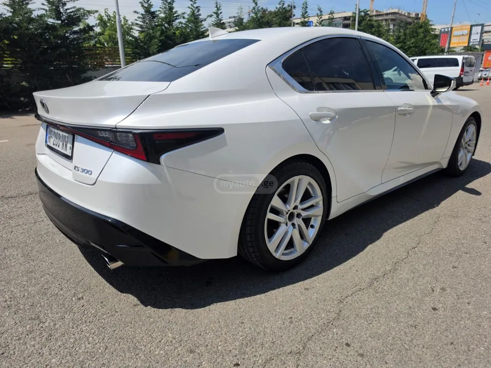 Lexus IS 300 2023 — миниатюра 2