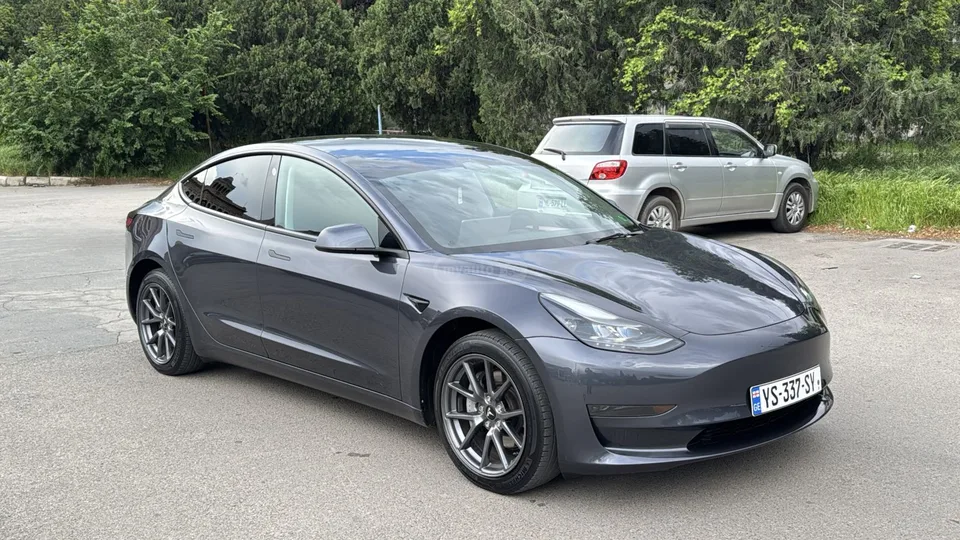 Tesla Model 3 2023 — миниатюра 5