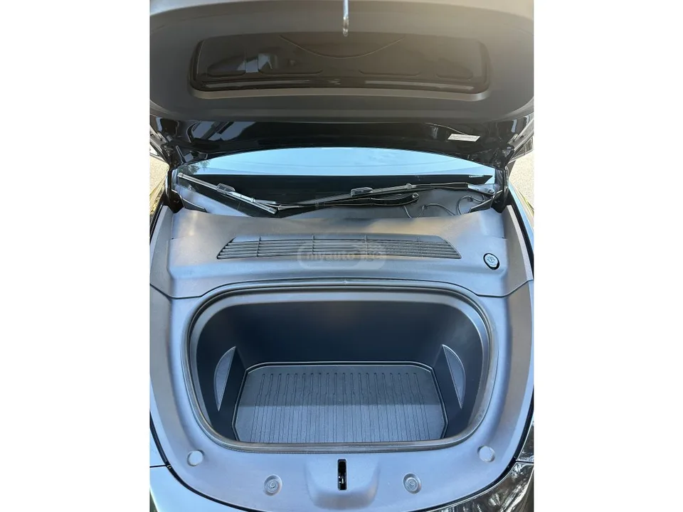 Tesla Model Y Performance 2025 — миниатюра 3