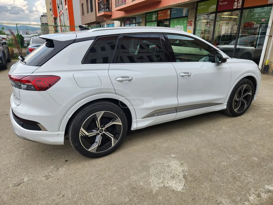 Audi Q4 e-tron 40 Premium 4dr 4x2 Sport Utili 2023 — миниатюра 5