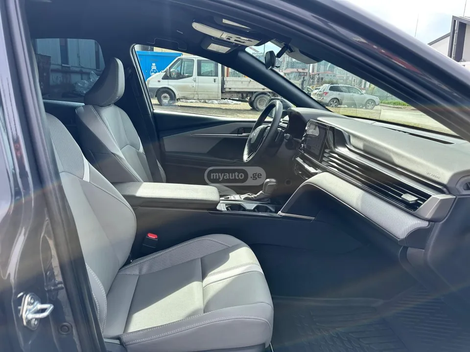 Toyota Camry SE 2025 — миниатюра 3