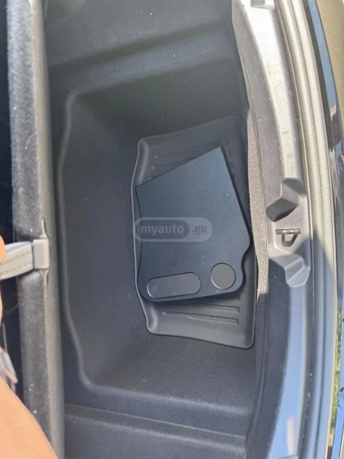 Tesla Model 3 2022 — миниатюра 3